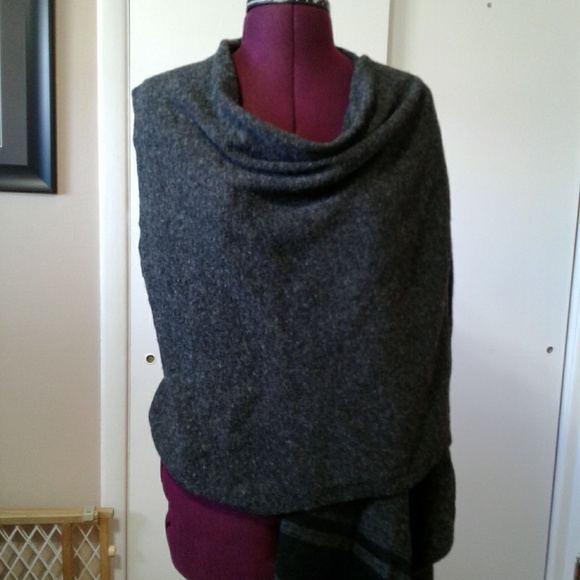 Wool vest/ cardigan - Picture 2 of 5